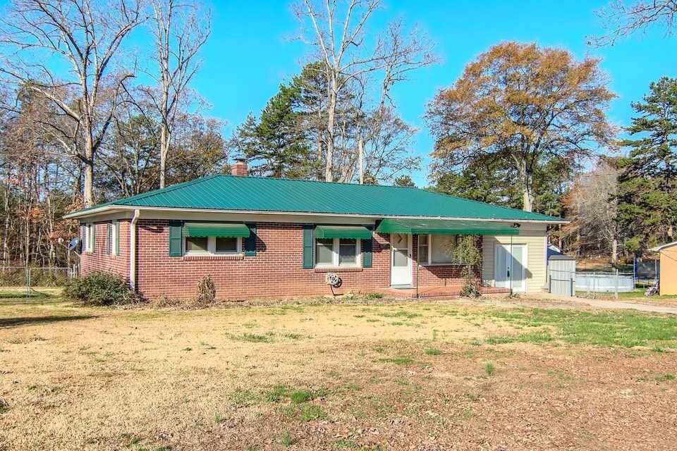 Property Photo:  403 N Carolina Ave  SC 29323 