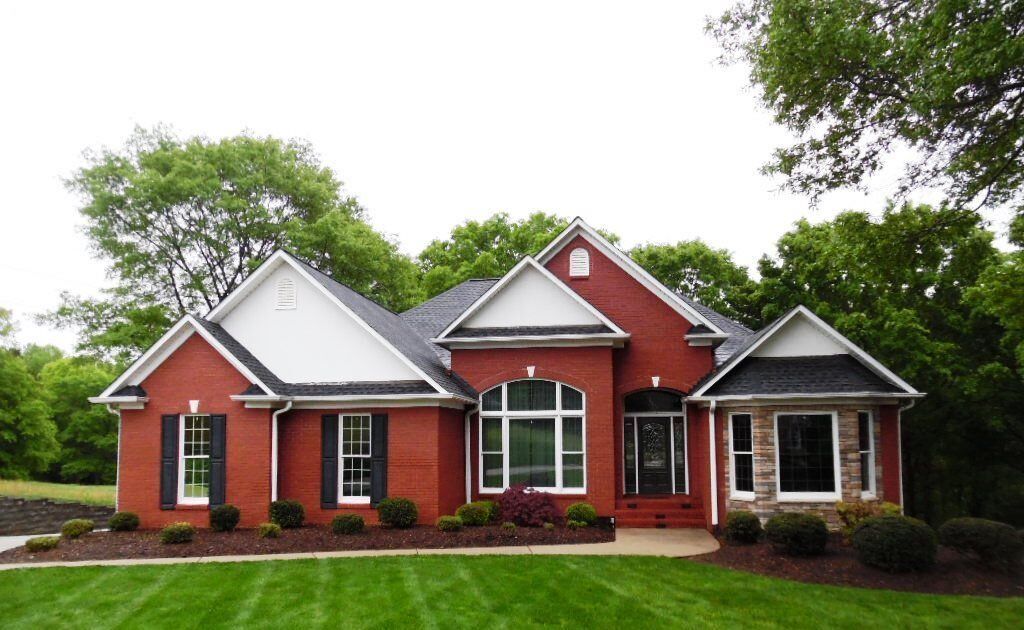Property Photo: 512 E Tara Lane SC 29334