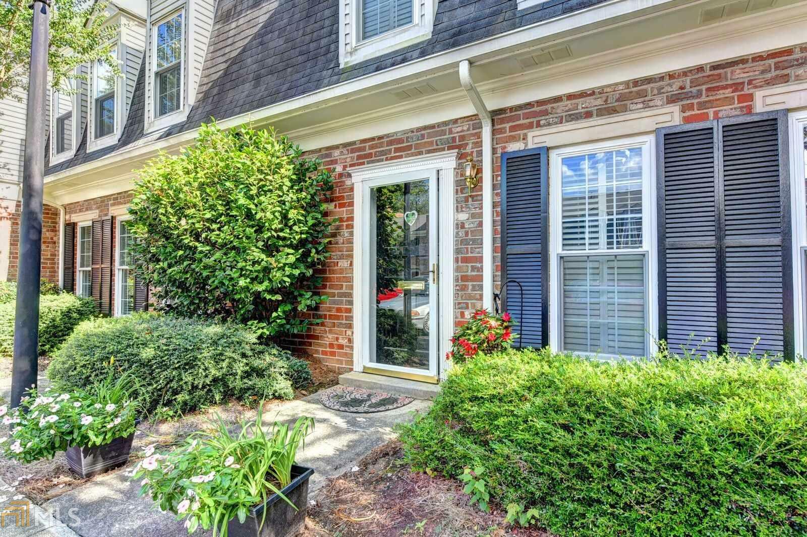 Property Photo: 4 Spinning House Pl 87 GA 30318