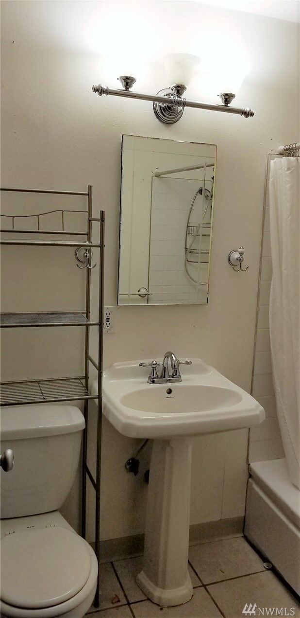 Property Photo: 521 Castle Dr WA 98837