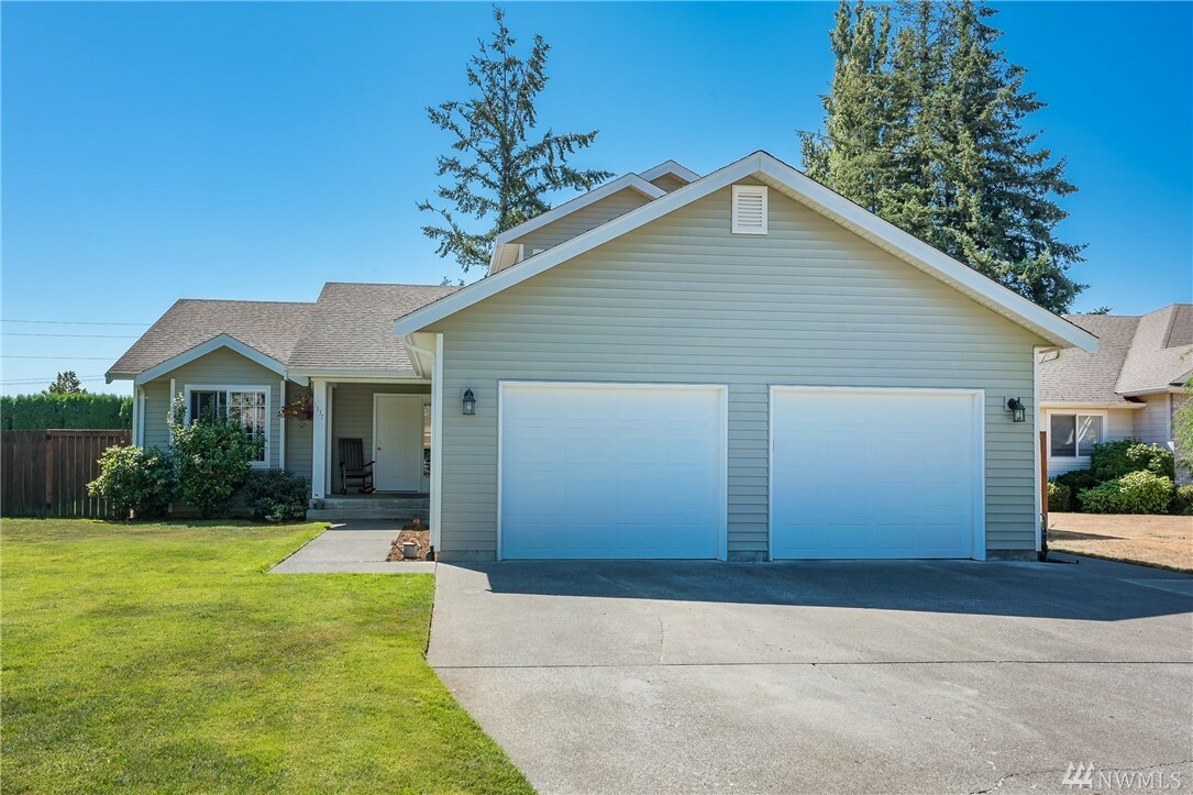 Property Photo:  1337 Pine St  WA 98264 