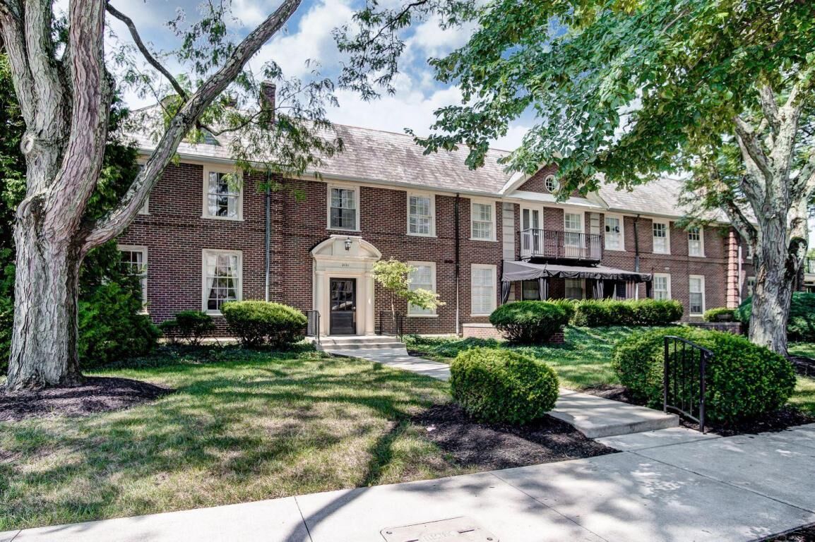 Property Photo: 2121 Arlington Avenue OH 43221