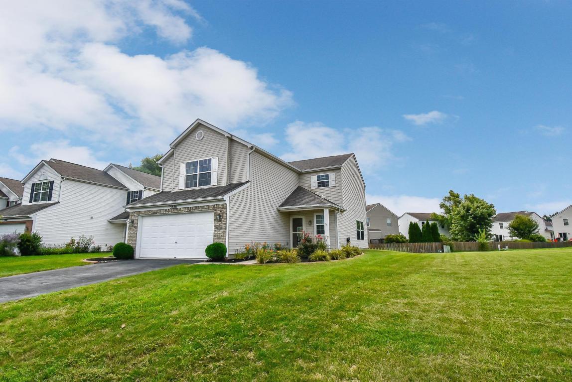 Property Photo:  5865 Summerlawn Drive  OH 43026 