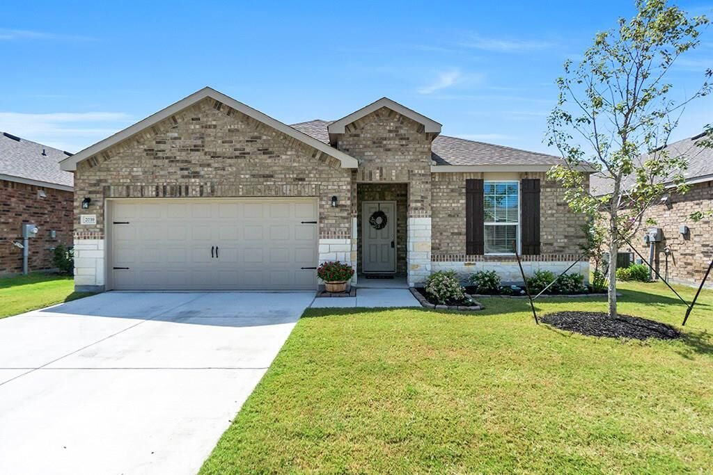 Property Photo: 2039 Avondown Road TX 75126