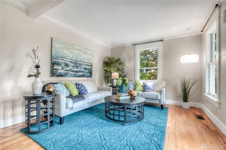 Property Photo:  5520 28th Ave NE  WA 98105 