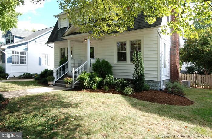 Property Photo:  23 Oak Street E  VA 22301 