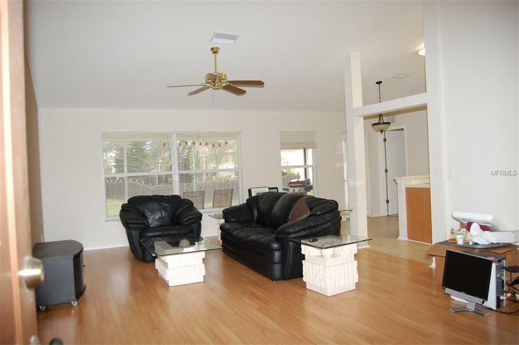 Property Photo:  4033 Kingsfield Drive  FL 34219 