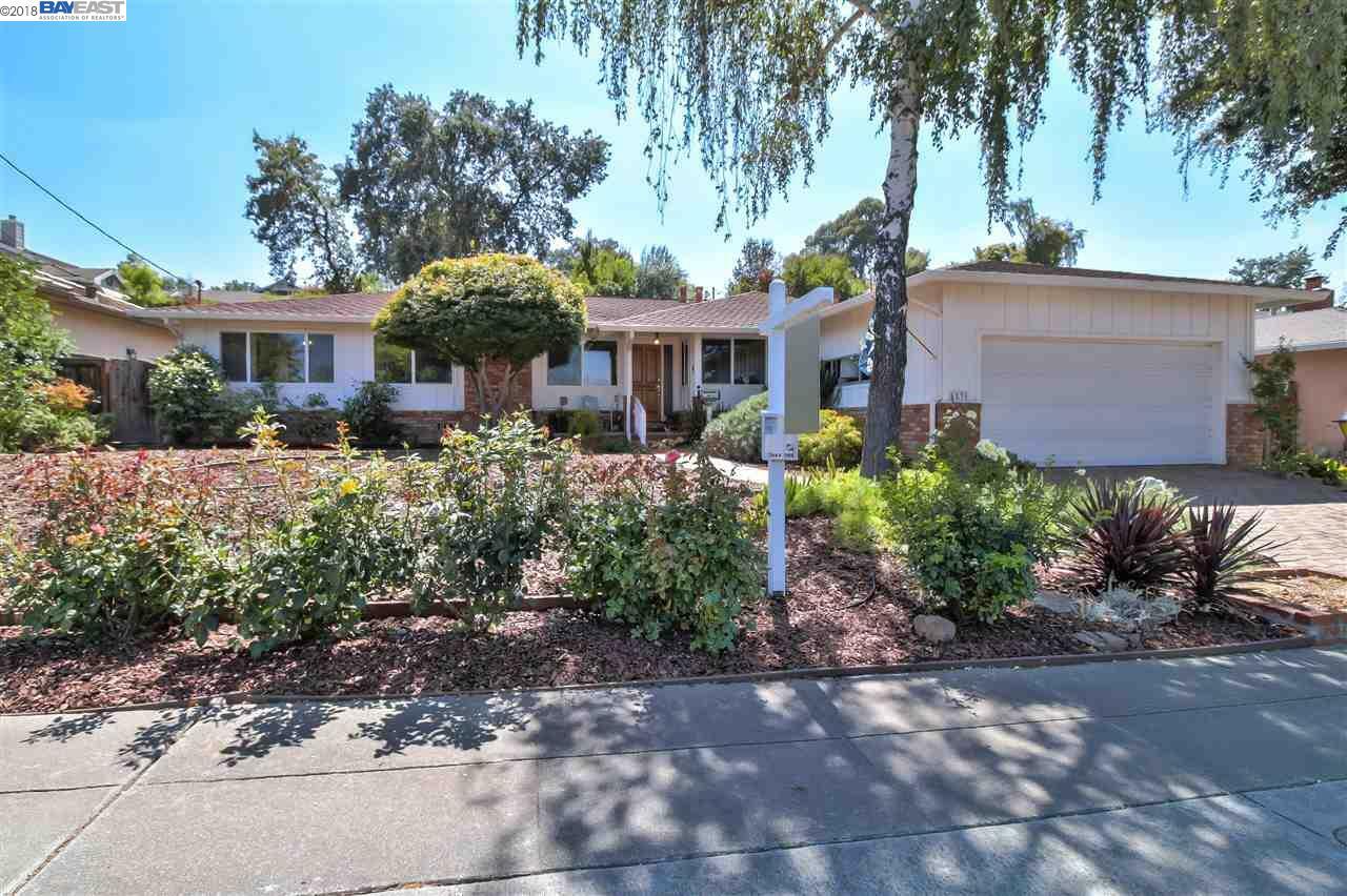 Property Photo: 831 E Angela St CA 94566