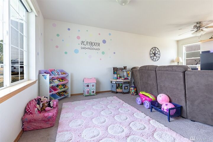 Property Photo: 3542 E Roosevelt Ave WA 98404