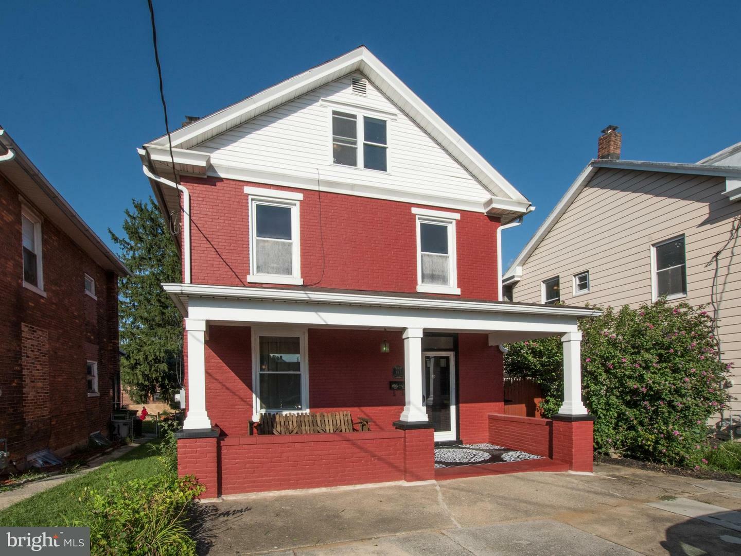 Property Photo:  613 Market Street  PA 17070 