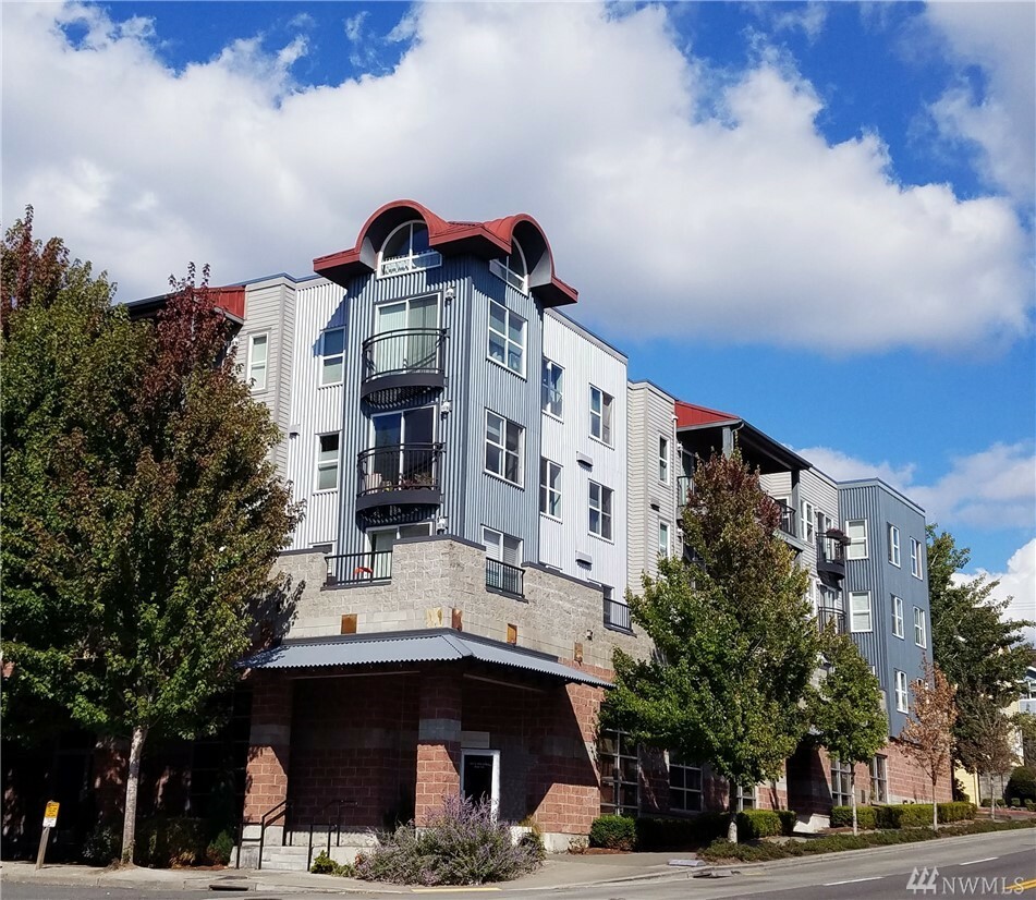 Property Photo: 600 N 85 Th St 403 WA 98103