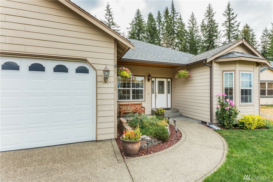 Property Photo:  513 Emerald Lane SE  WA 98576 