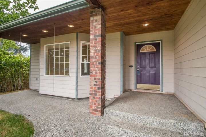 Property Photo:  920 Alderwood Lane  WA 98284 