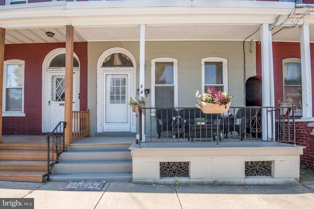 Property Photo:  140 E New Street  PA 17602 
