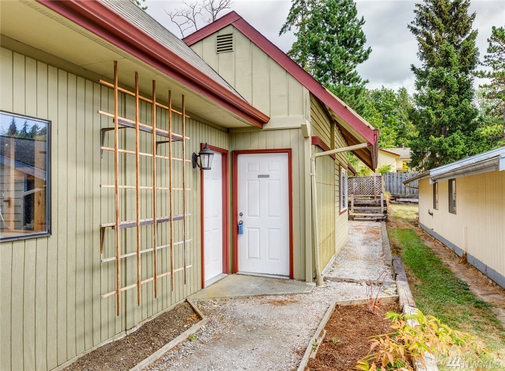 Property Photo:  2736 St. Clair St  WA 98226 