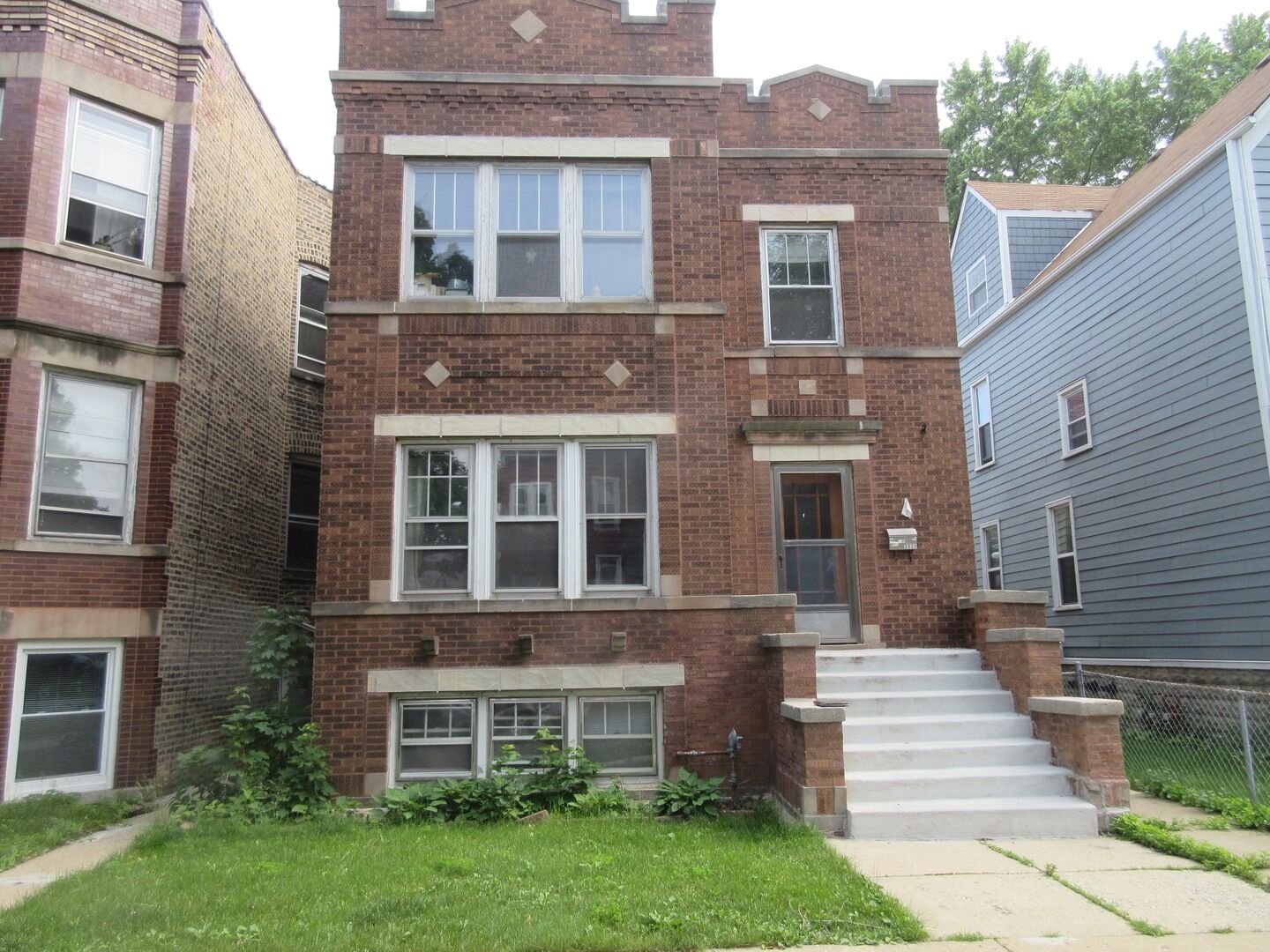 Property Photo:  