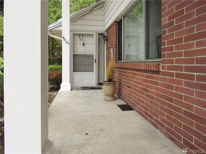 Property Photo: 4405 Grandview Dr W 1A WA 98466