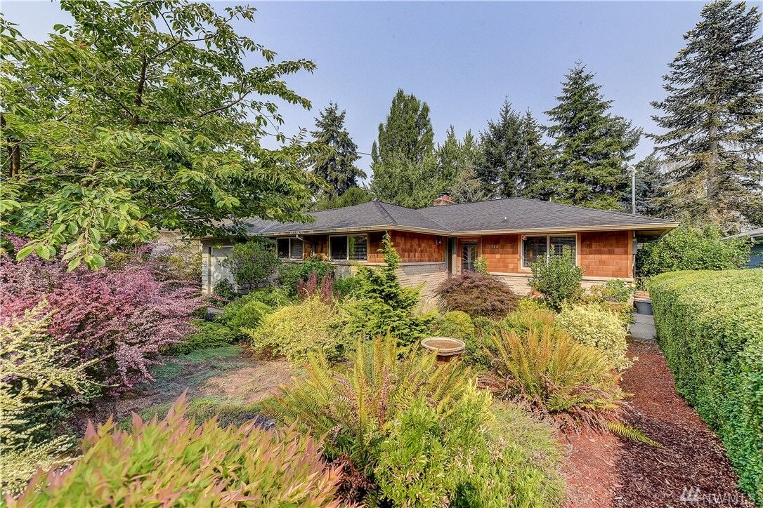 Property Photo:  11544 24th Avenue NE  WA 98125 