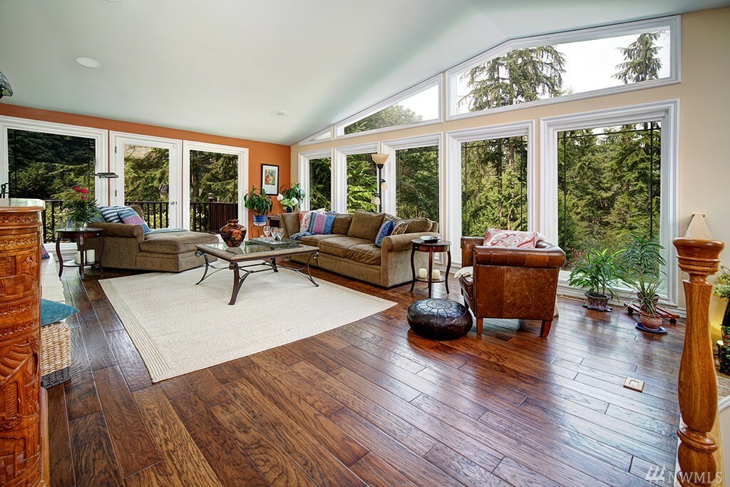 Property Photo: 18425 SE 64th Wy WA 98027