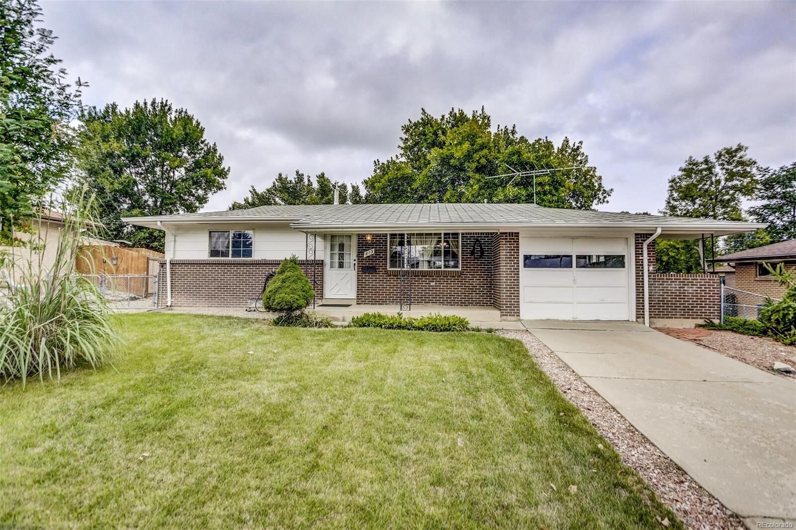 Property Photo:  813 Heather Drive  CO 80537 