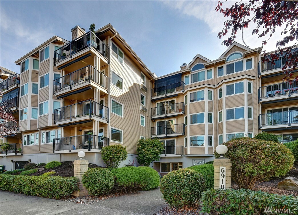 Property Photo:  6910 California Ave SW 22  WA 98136 