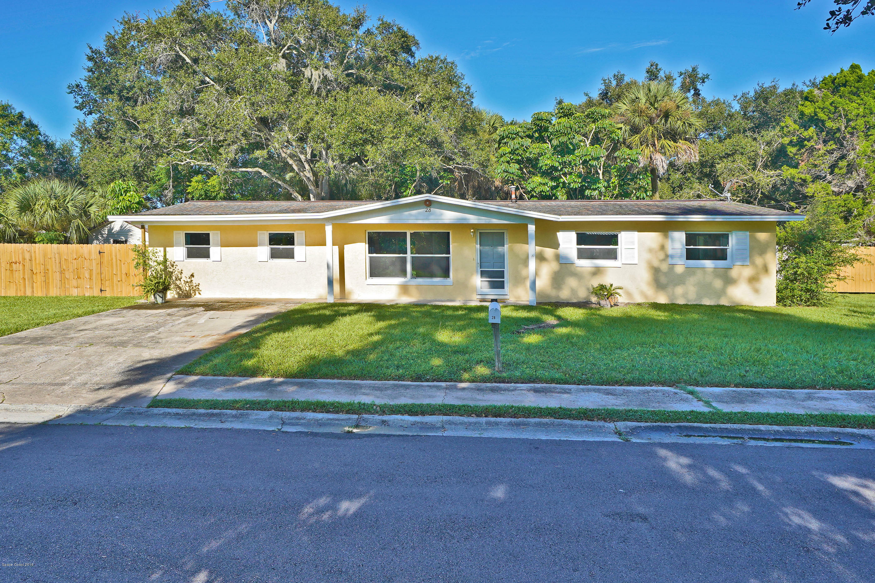 Property Photo:  28 Lynwood Avenue  FL 32796 