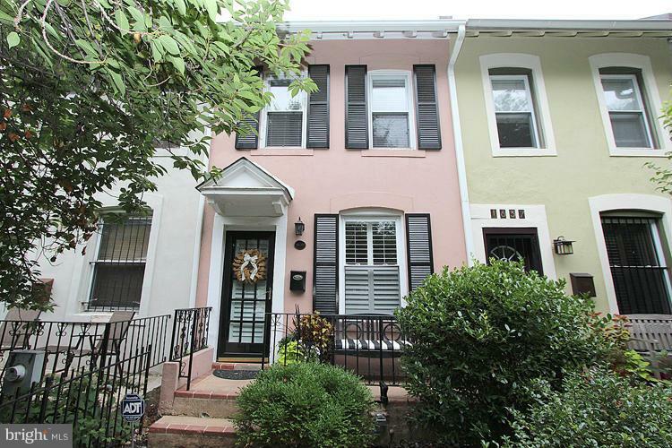 Property Photo:  1639 Potomac Avenue SE  DC 20003 