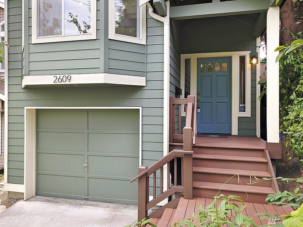 Property Photo:  2609 E Denny Wy  WA 98122 