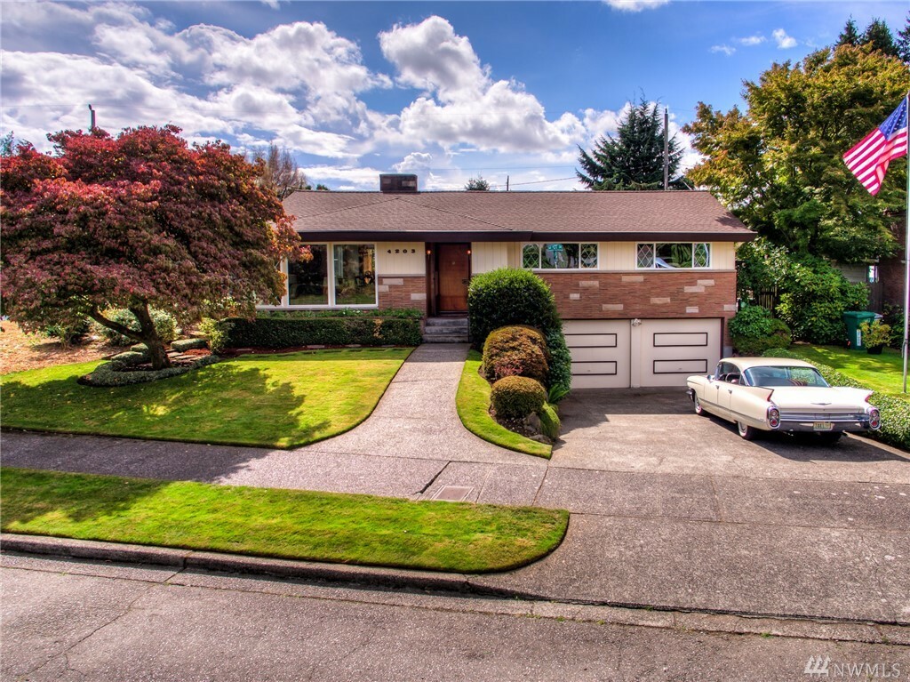 Property Photo: 4203 NE 73rd St WA 98115