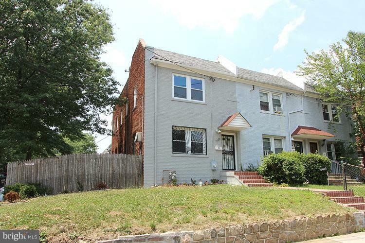 Property Photo:  5400 4th Street NW  DC 20011 