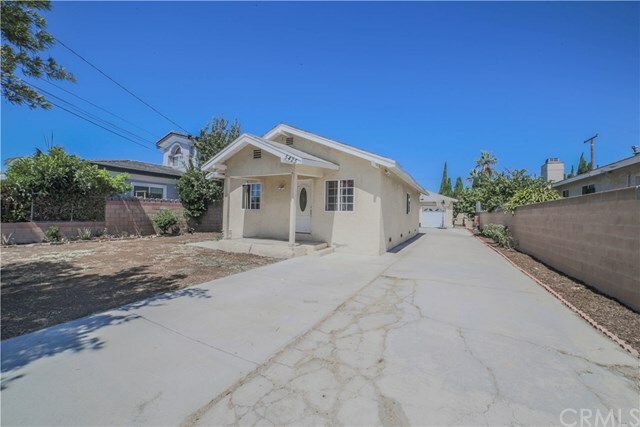 Property Photo:  5425 Roosevelt Avenue  CA 92703 