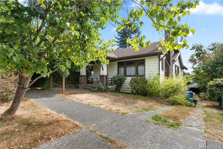 609 NE 77th St  Seattle WA 98115 photo
