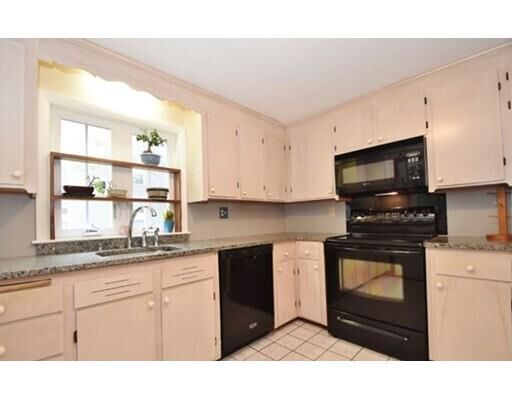 Property Photo:  76 Willow St  MA 01867 