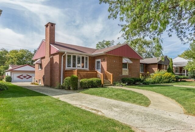 Property Photo: 1528 Newcastle Avenue IL 60154