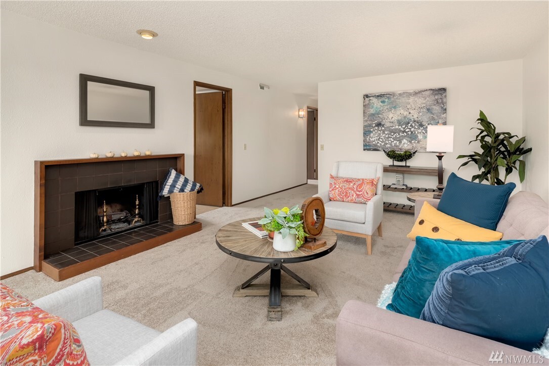 Property Photo: 17417 Ashworth Avenue N 307 WA 98133