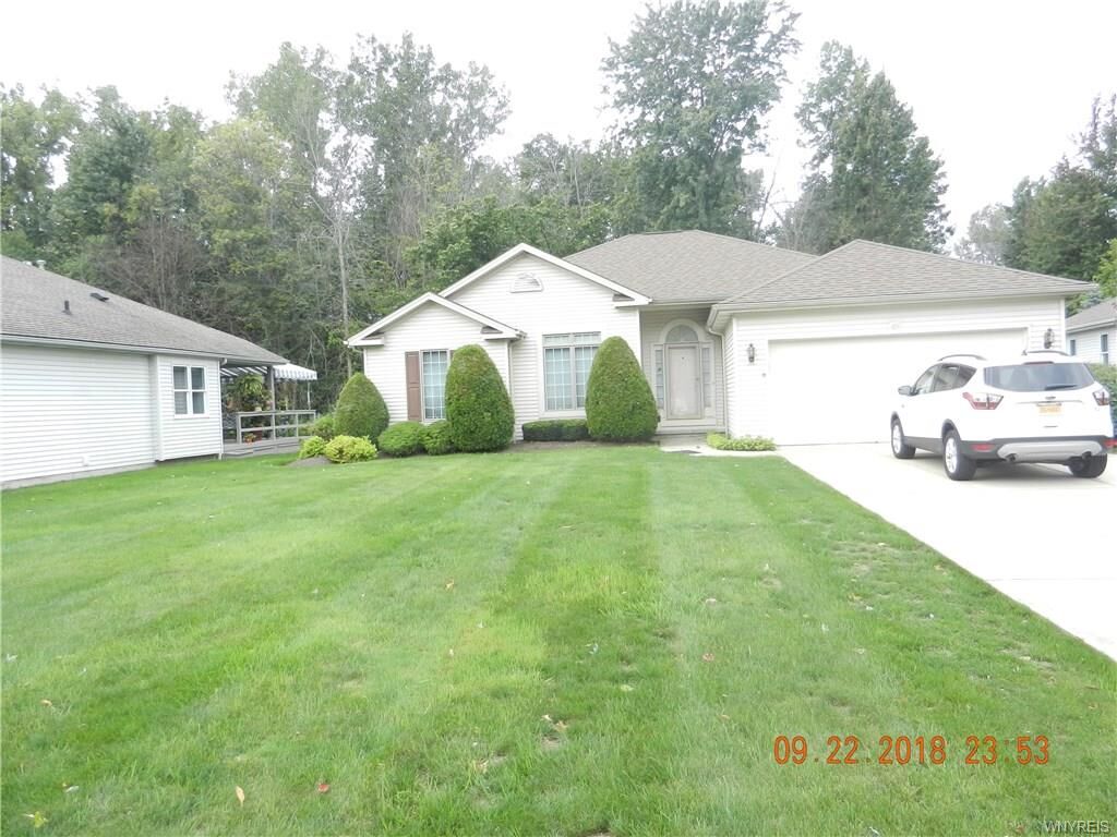 Property Photo:  48 Ashbury Court  NY 14051