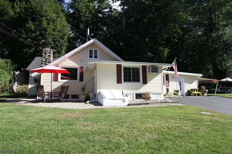 Property Photo:  61 Hillside Rd  NJ 07871 