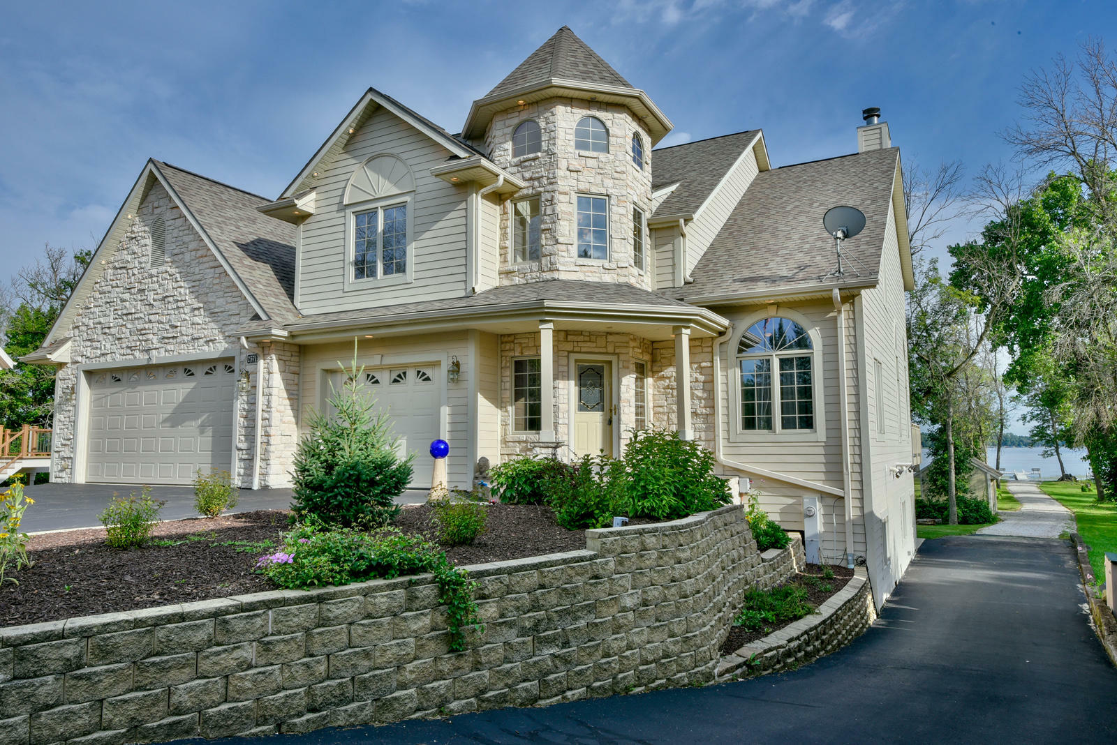 Property Photo: 25713 W Loomis Rd WI 53185