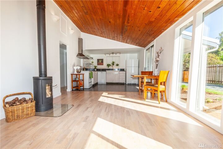 Property Photo:  826 Furman Ave  WA 98260 