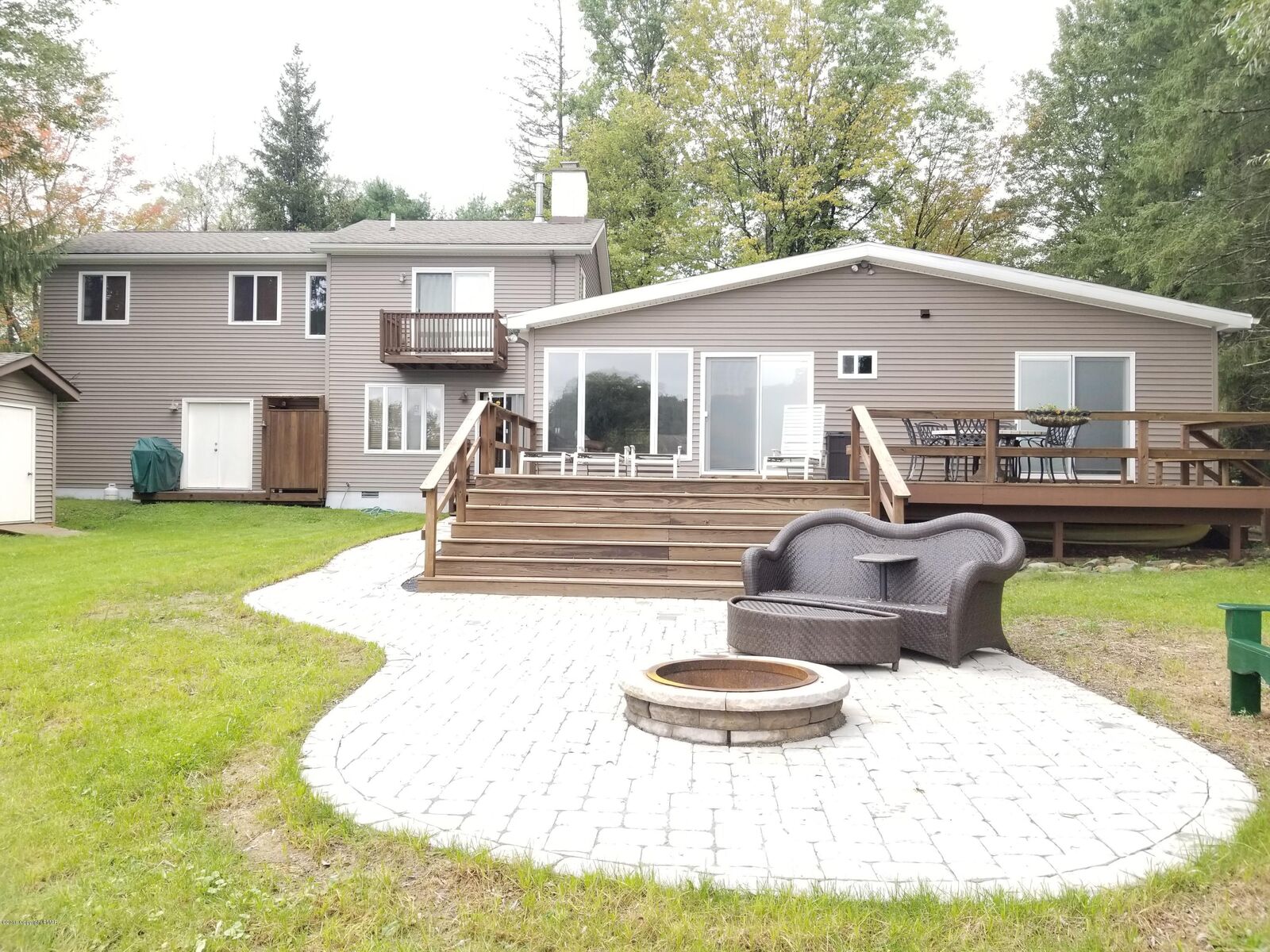 Property Photo: 7650 Lake Shore Drive PA 18347