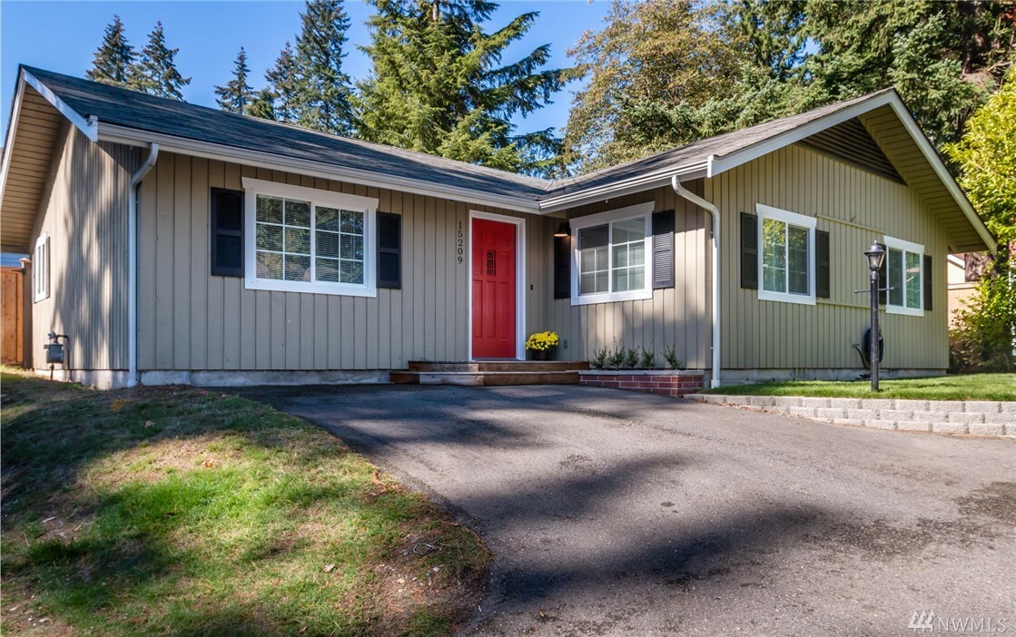 Property Photo:  15209 Fremont Ave N  WA 98133 