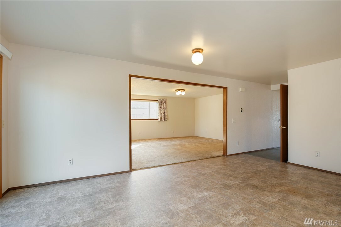Property Photo: 5705 225th St SW WA 98043