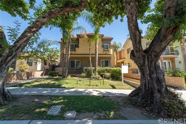 Property Photo:  732 E Palm Avenue 104  CA 91501 