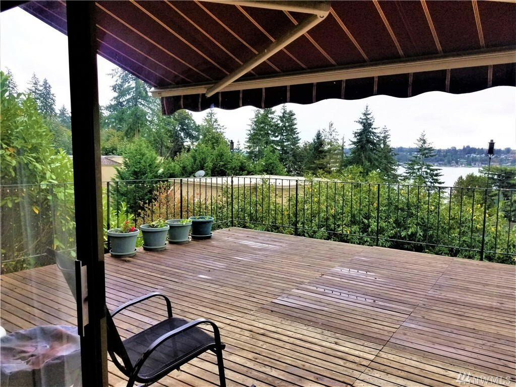 Property Photo: 10814 Lake View A & B Dr WA 98258