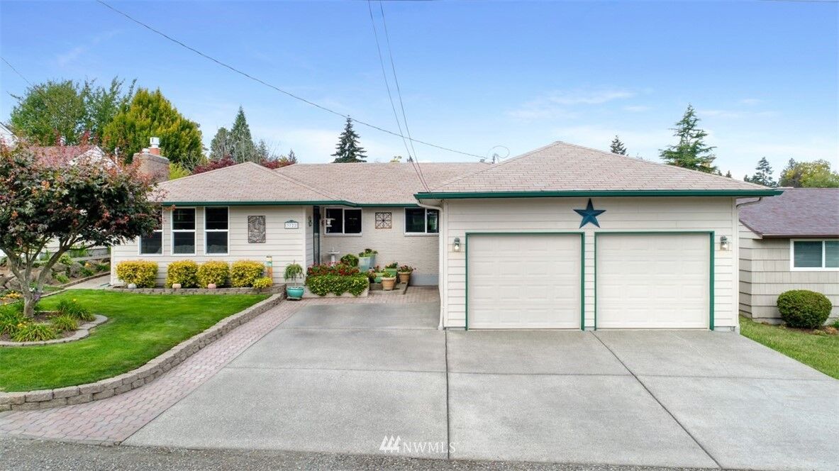 Property Photo: 3722 SW 102nd Street WA 98146