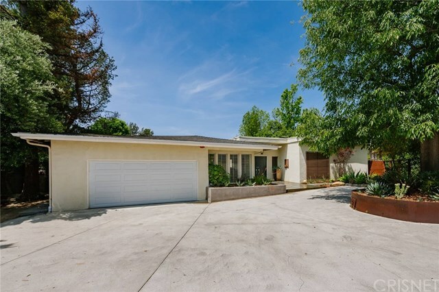 Property Photo:  4937 Calvin Avenue  CA 91356 