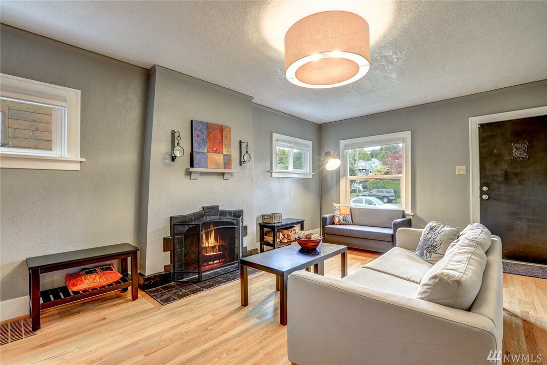 Property Photo:  1017 N Tacoma Ave  WA 98403 