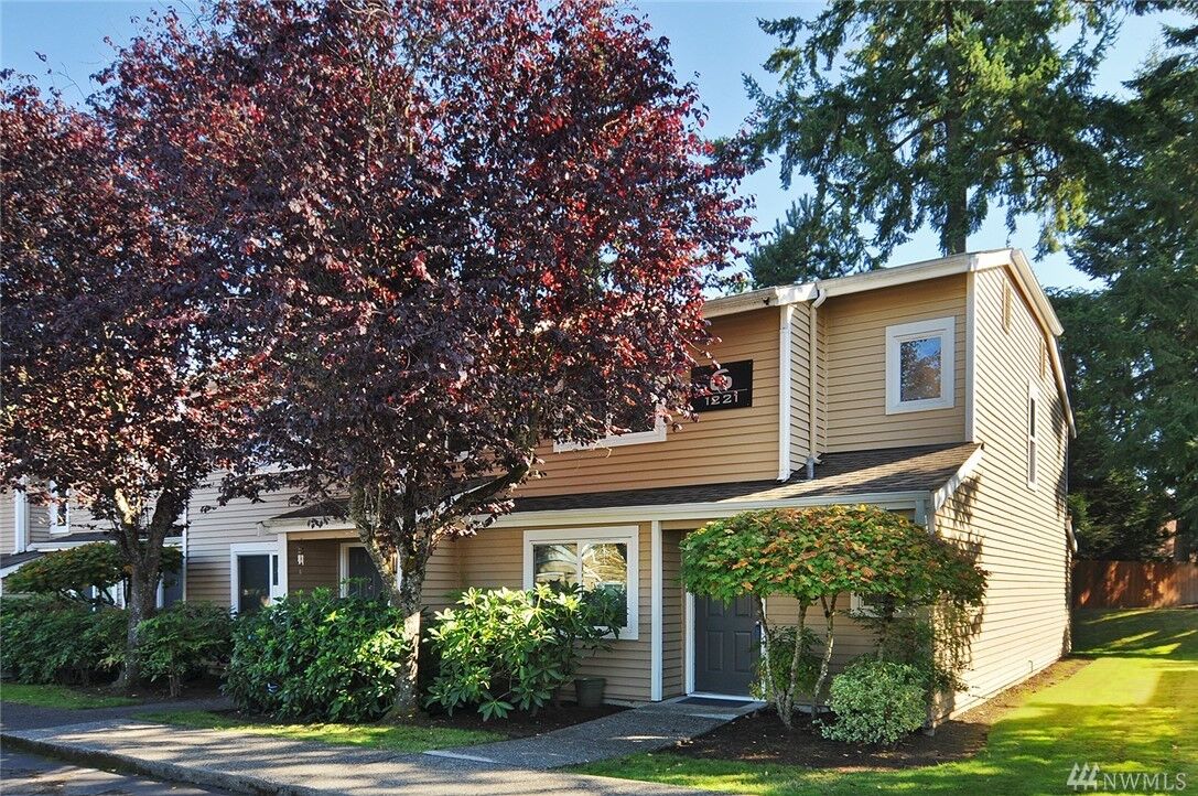 Property Photo:  1221 S 238th Lane 601  WA 98198 