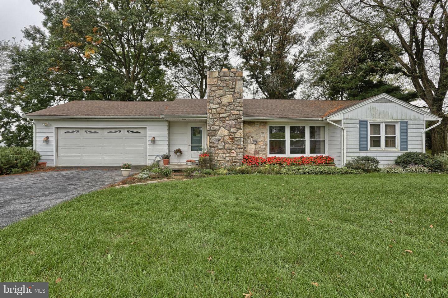 Property Photo: 199 W Main Street PA 17026