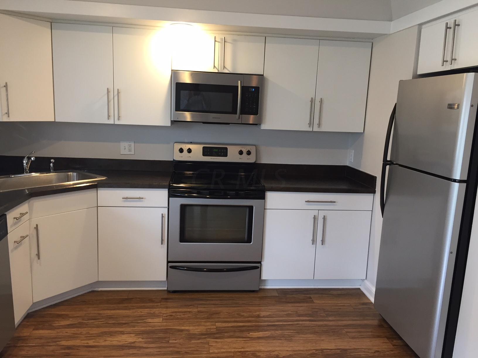 Property Photo:  908 Chatham Lane H  OH 43221 